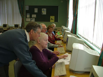 Phil with class of 'Computer Beginners' (2008)